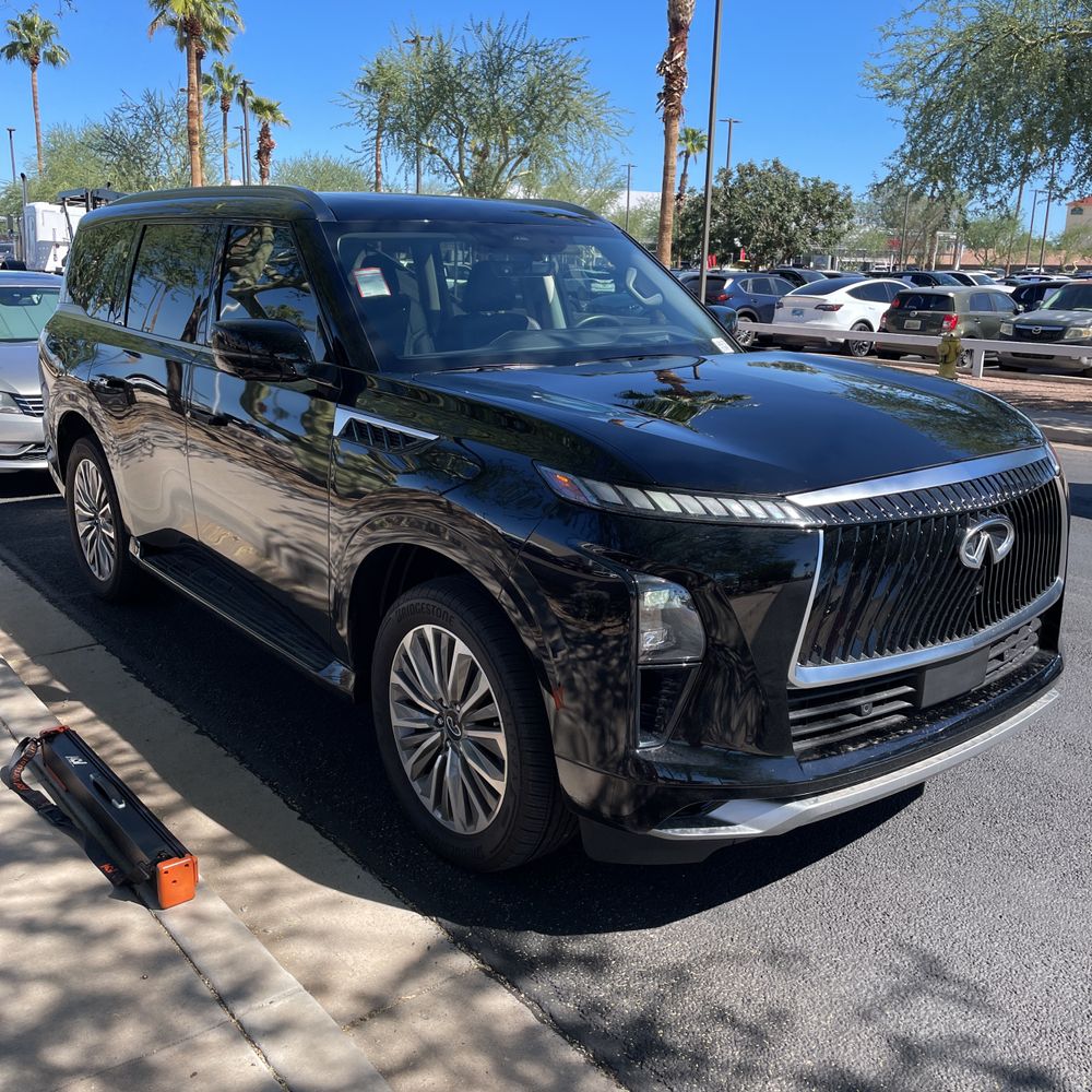 2025 INFINITI QX80 Luxe