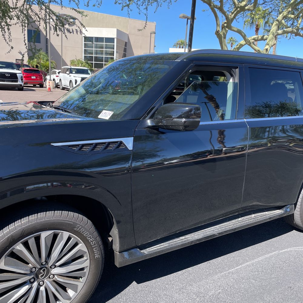 2025 INFINITI QX80 Luxe