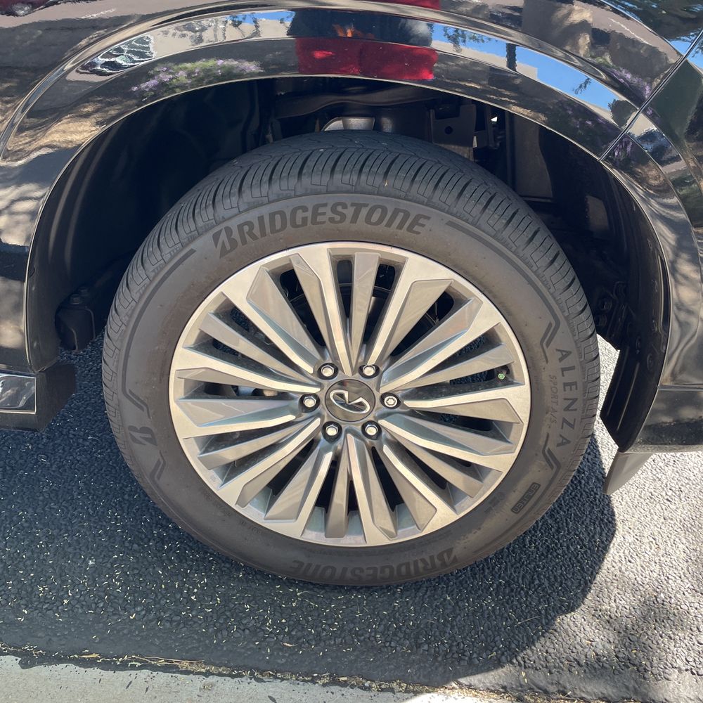 2025 INFINITI QX80 Luxe