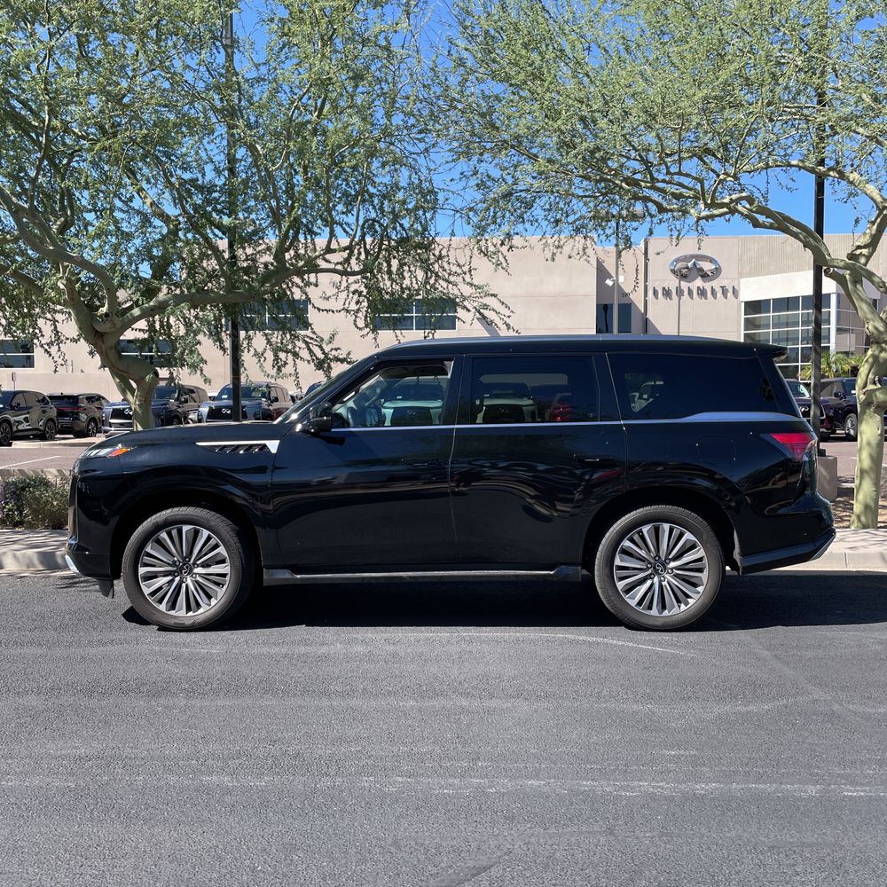 2025 INFINITI QX80 Luxe