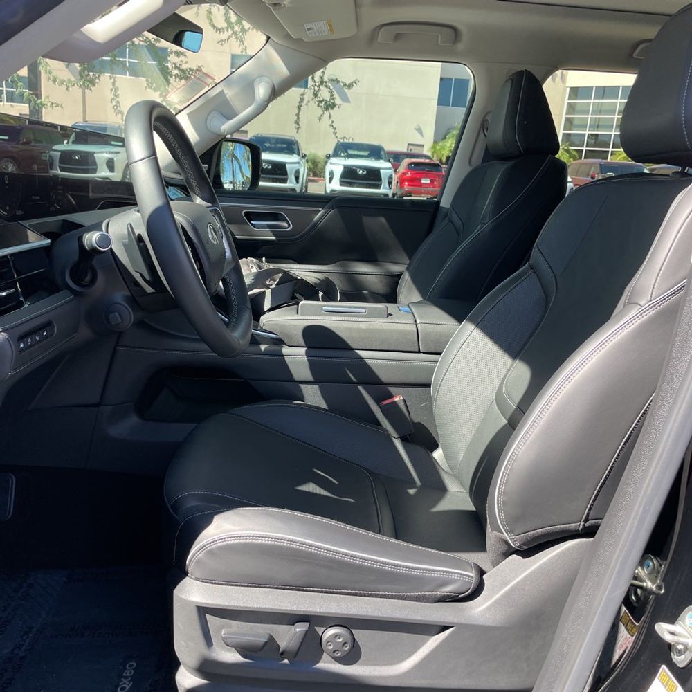 2025 INFINITI QX80 Luxe
