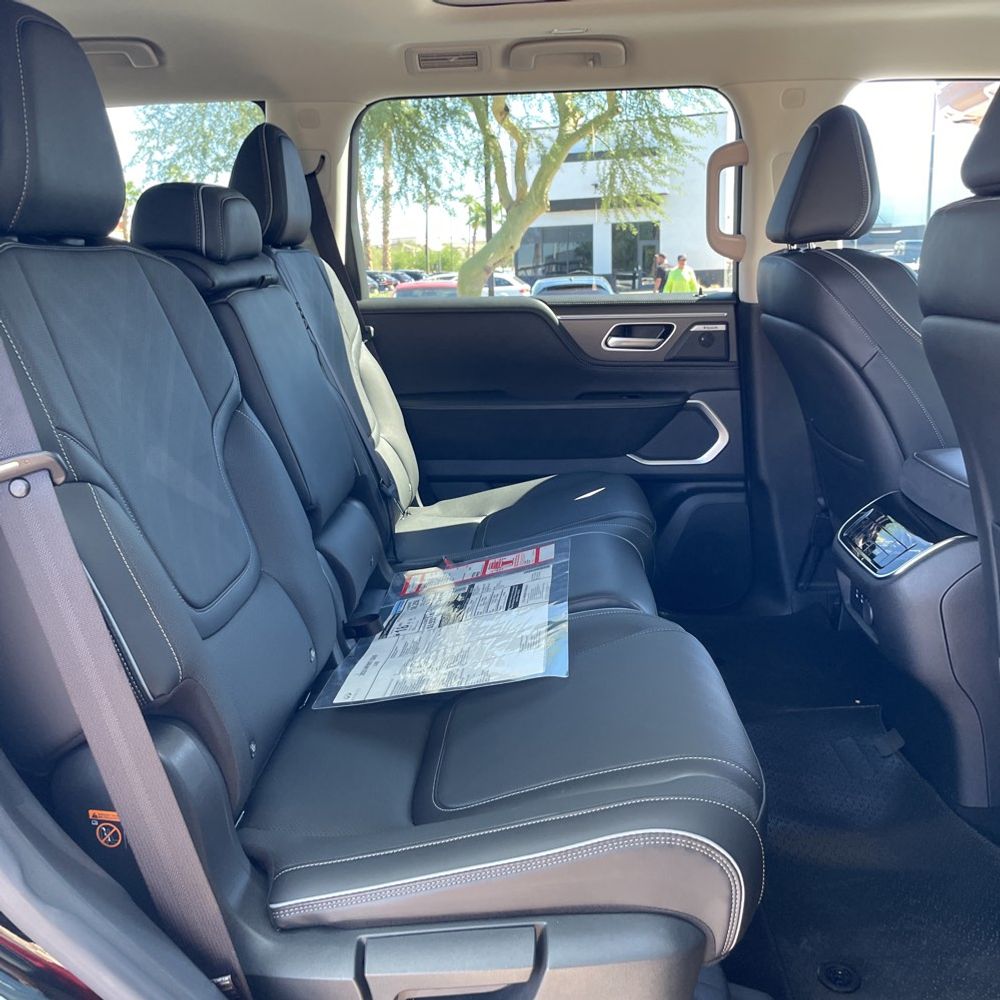 2025 INFINITI QX80 Luxe