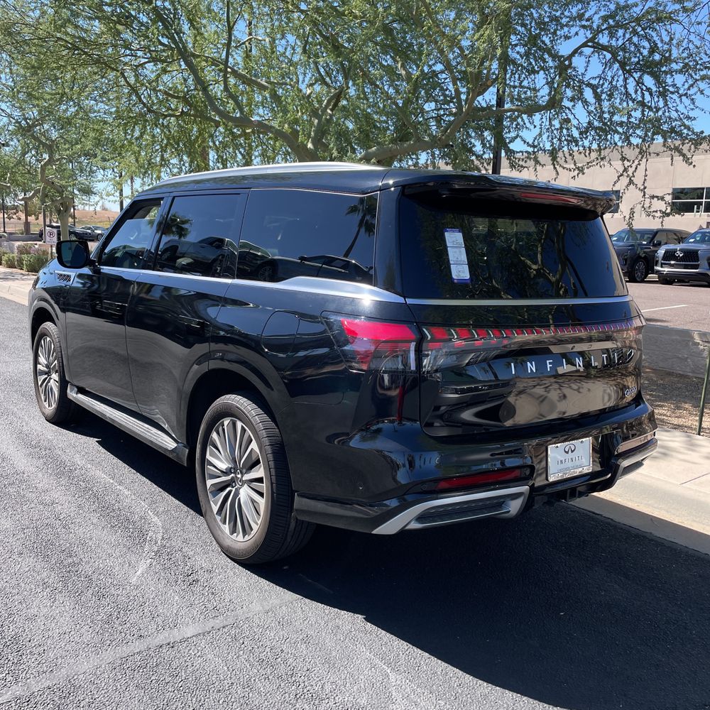 2025 INFINITI QX80 Luxe