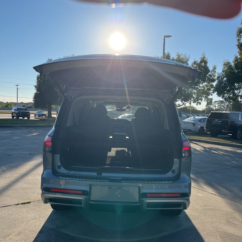 2025 INFINITI QX80 Sensory