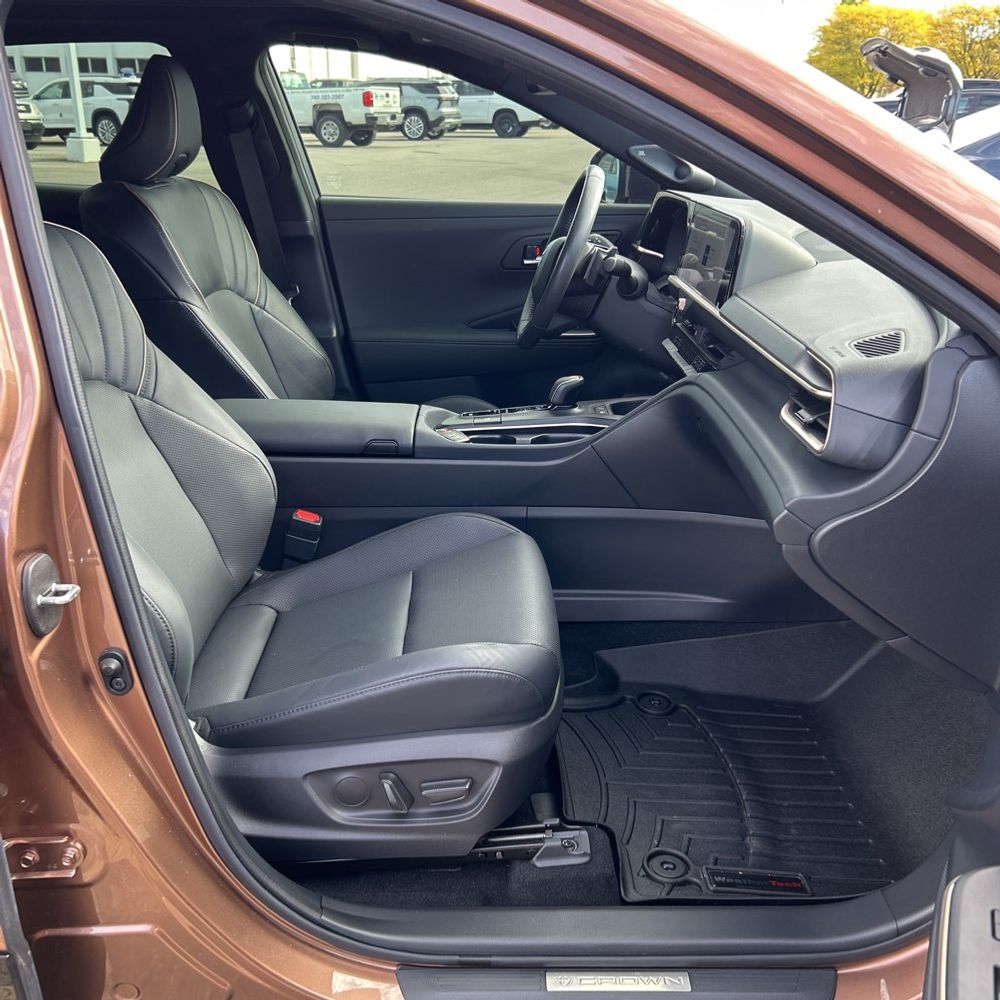 2023 Toyota Crown Platinum