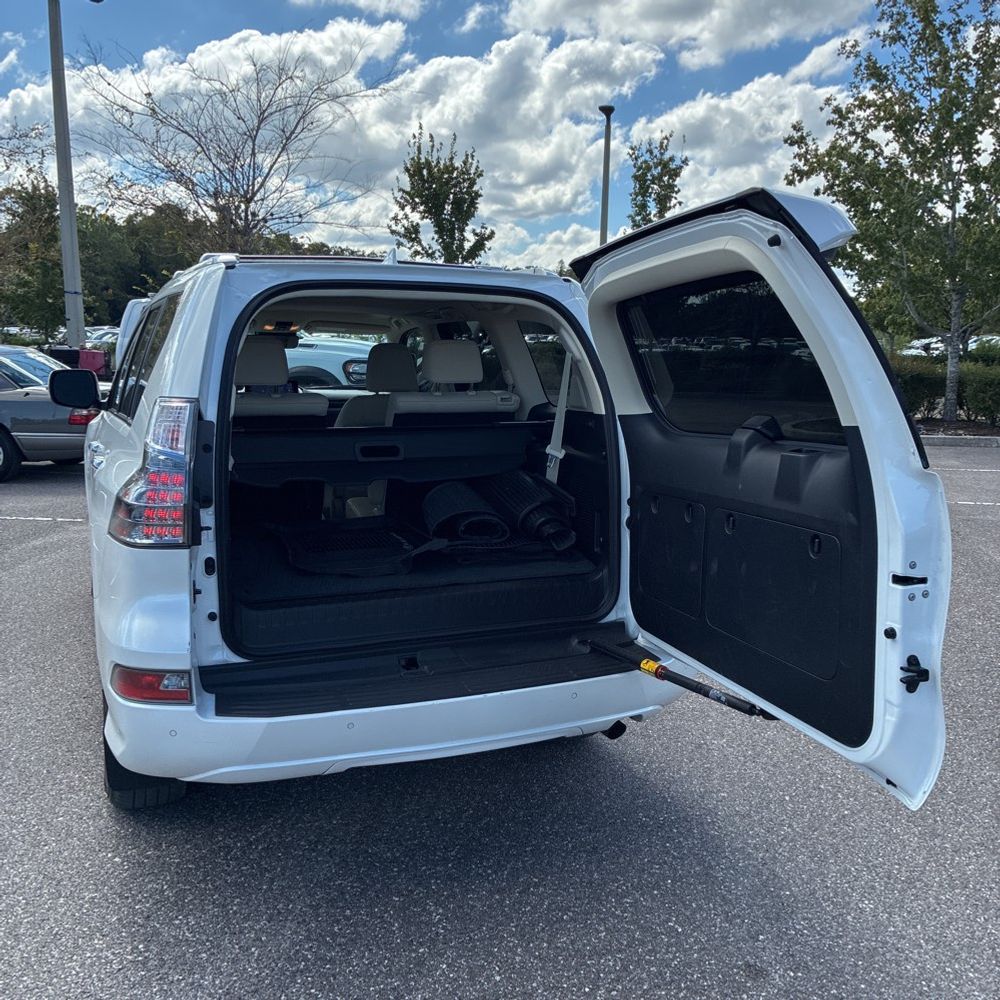 2023 Lexus GX 460 Base