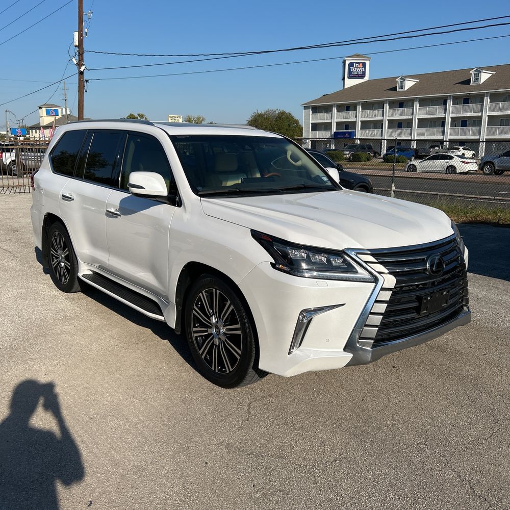 2021 Lexus LX 570 Three-Row