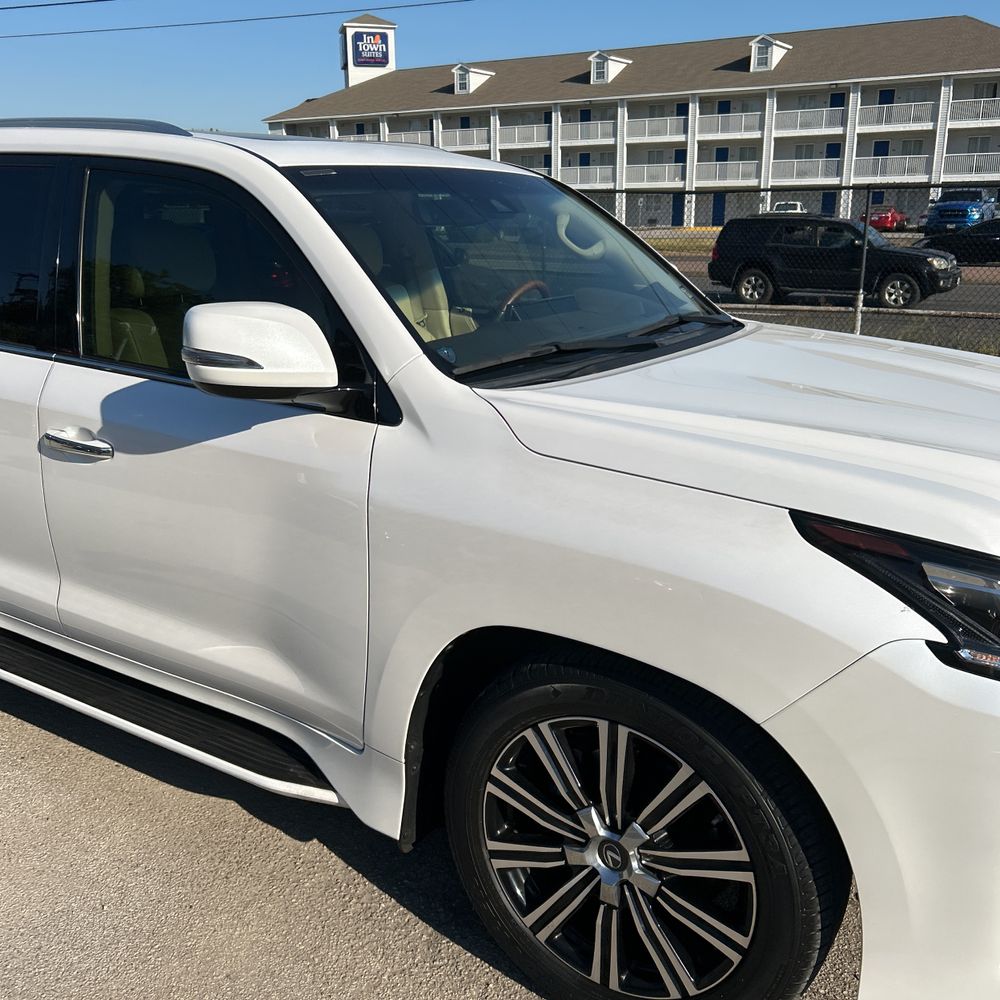 2021 Lexus LX 570 Three-Row