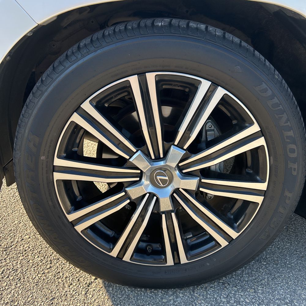 2021 Lexus LX 570 Three-Row