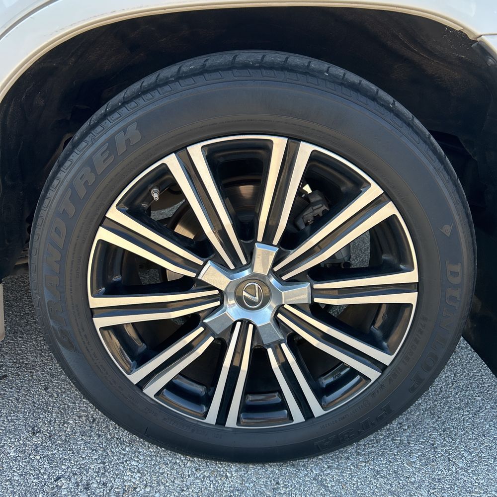 2021 Lexus LX 570 Three-Row