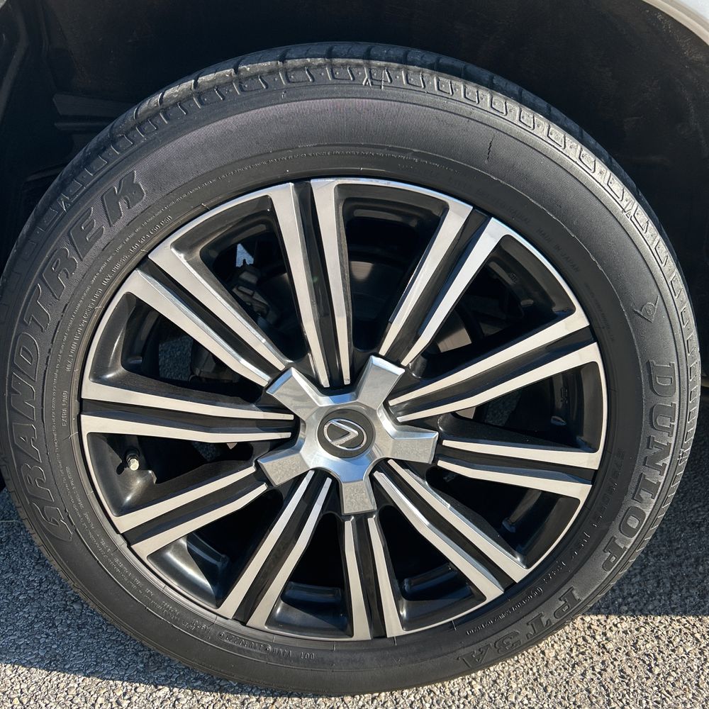 2021 Lexus LX 570 Three-Row