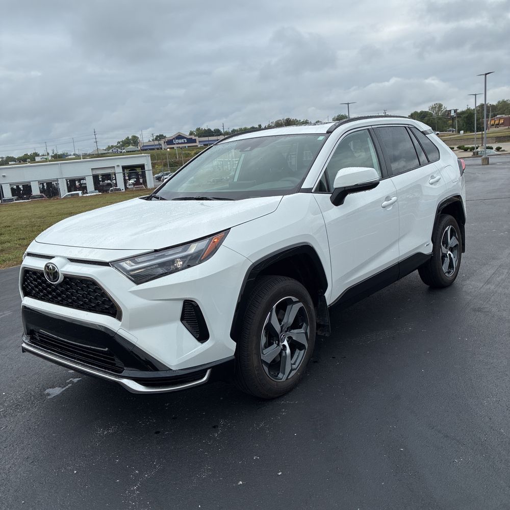 2025 Toyota RAV4 Plug-in Hybrid SE