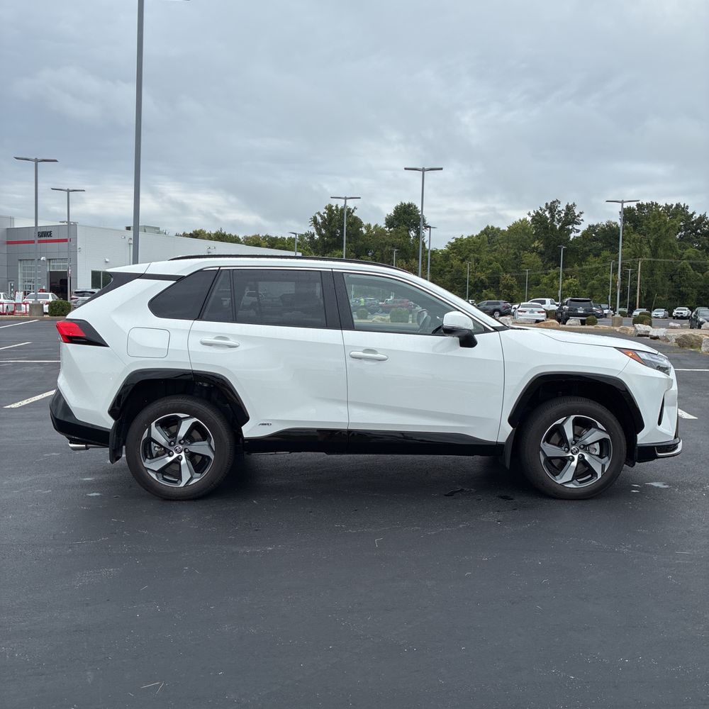 2025 Toyota RAV4 Plug-in Hybrid SE
