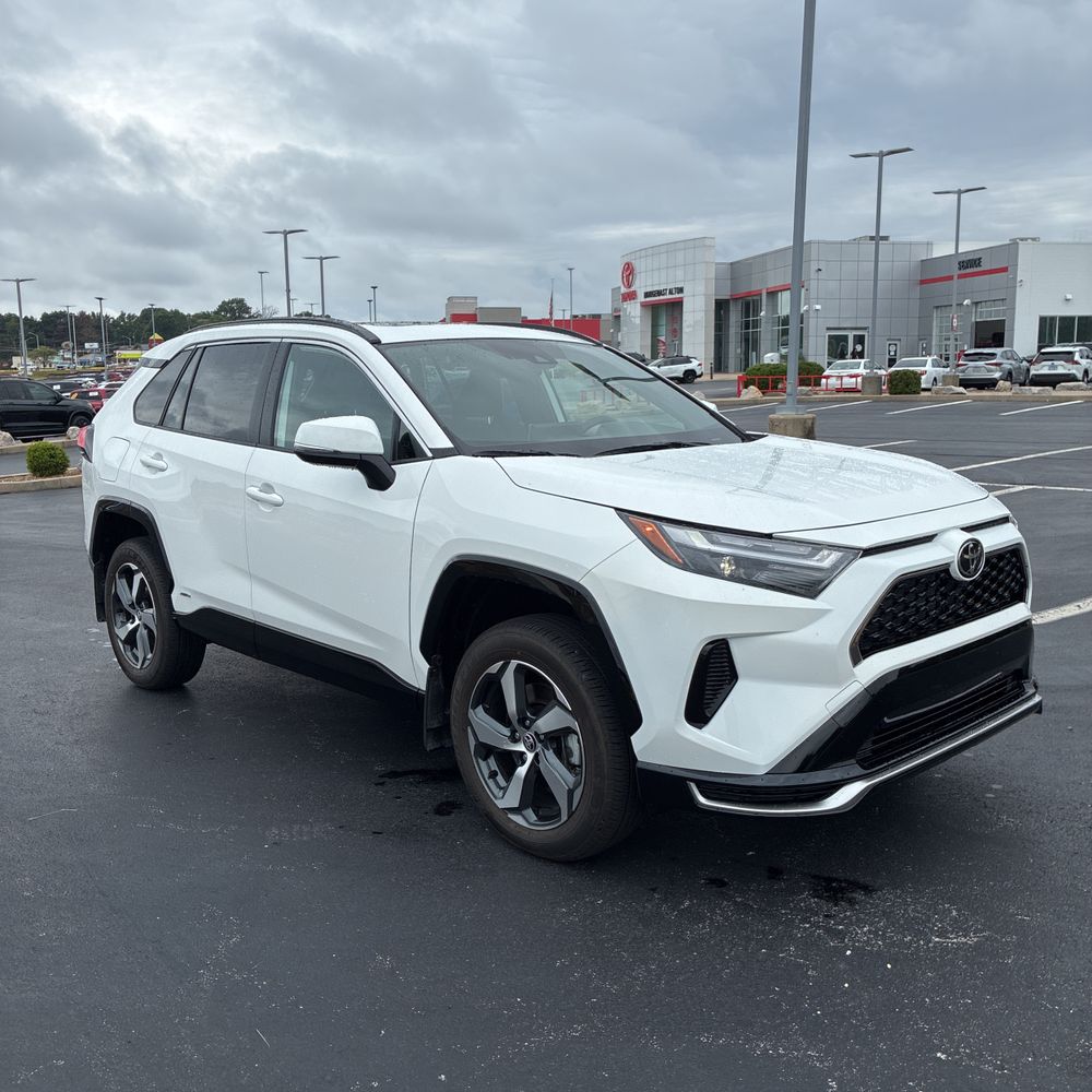 2025 Toyota RAV4 Plug-in Hybrid SE