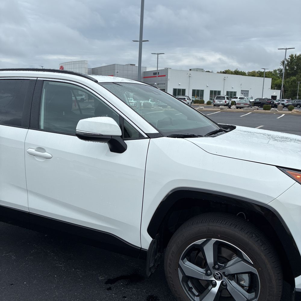 2025 Toyota RAV4 Plug-in Hybrid SE