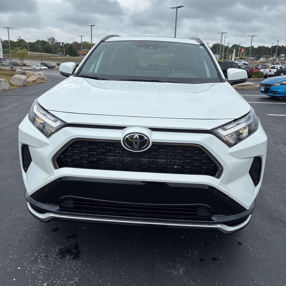 2025 Toyota RAV4 Plug-in Hybrid SE