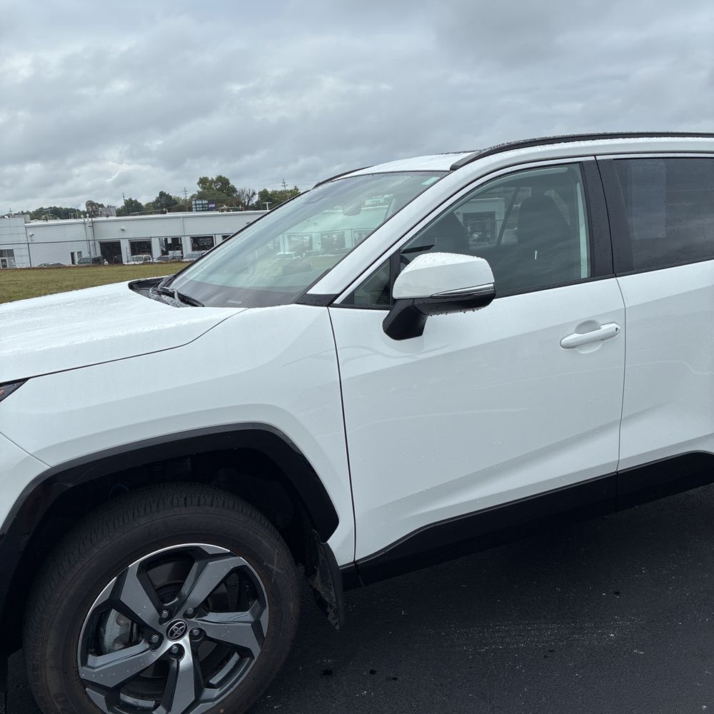 2025 Toyota RAV4 Plug-in Hybrid SE