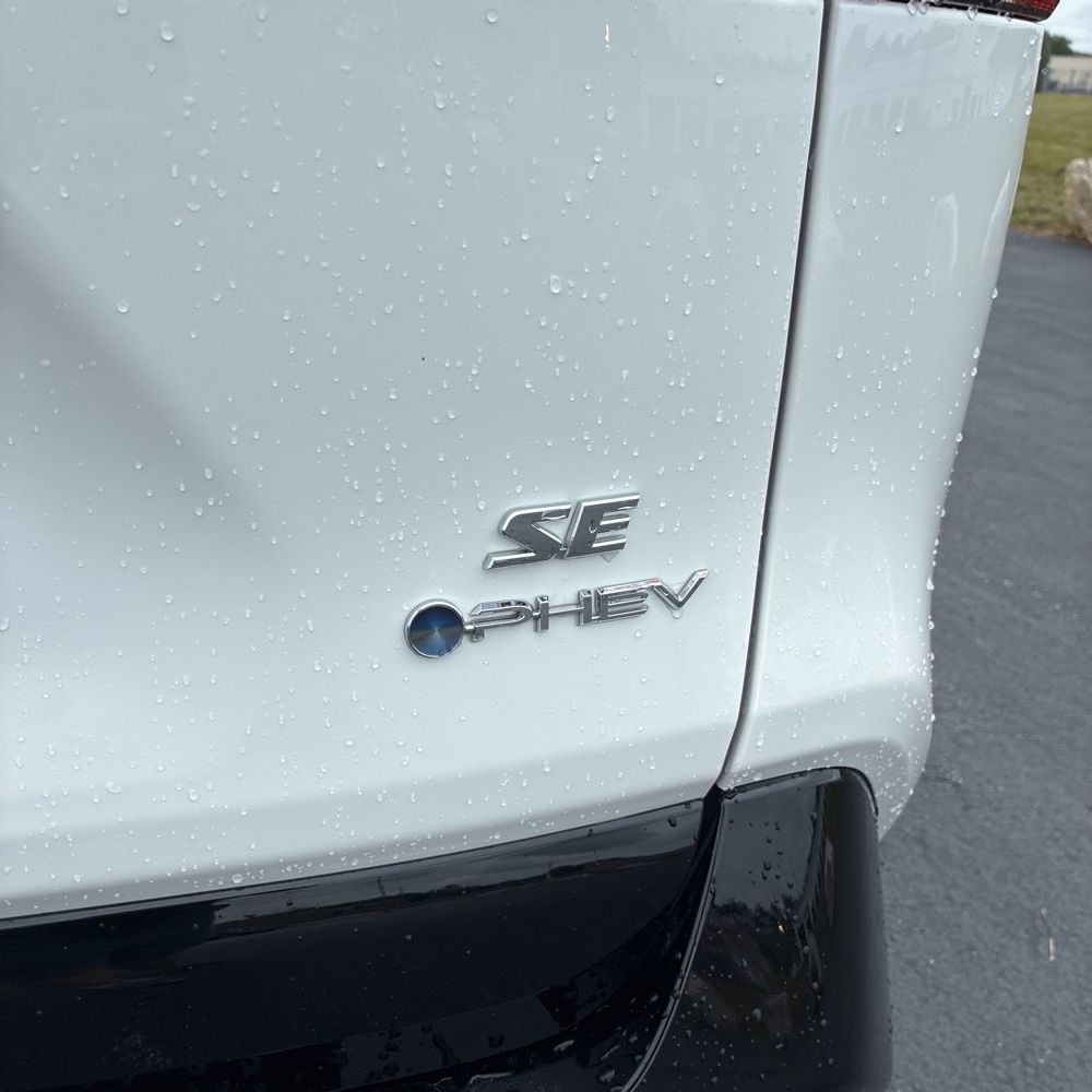 2025 Toyota RAV4 Plug-in Hybrid SE