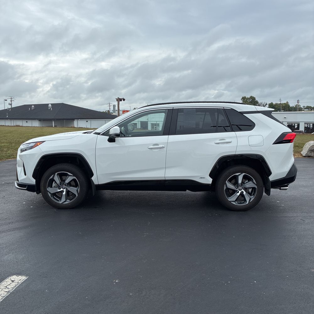 2025 Toyota RAV4 Plug-in Hybrid SE