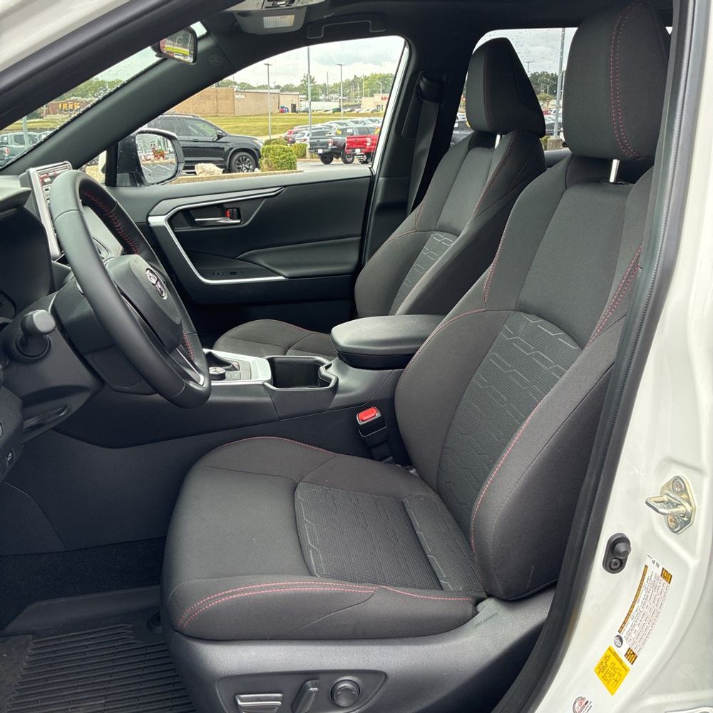 2025 Toyota RAV4 Plug-in Hybrid SE