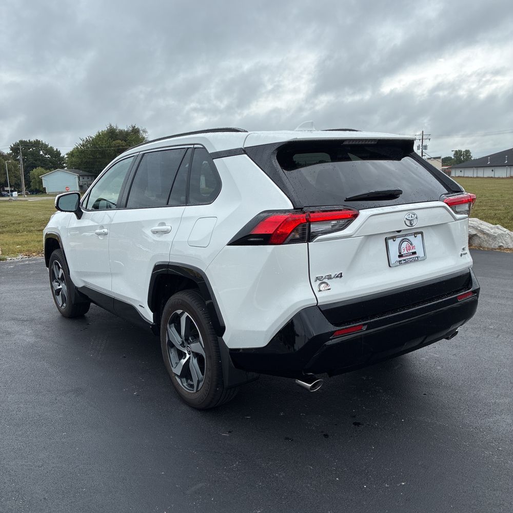 2025 Toyota RAV4 Plug-in Hybrid SE