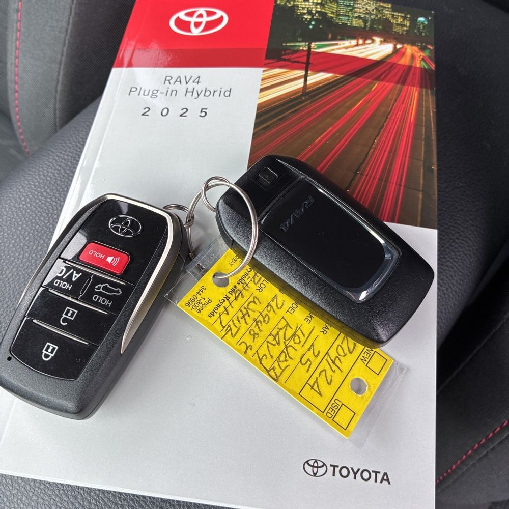 2025 Toyota RAV4 Plug-in Hybrid SE