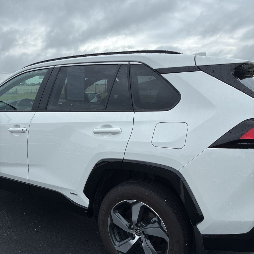 2025 Toyota RAV4 Plug-in Hybrid SE