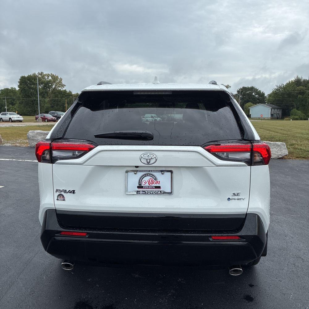 2025 Toyota RAV4 Plug-in Hybrid SE