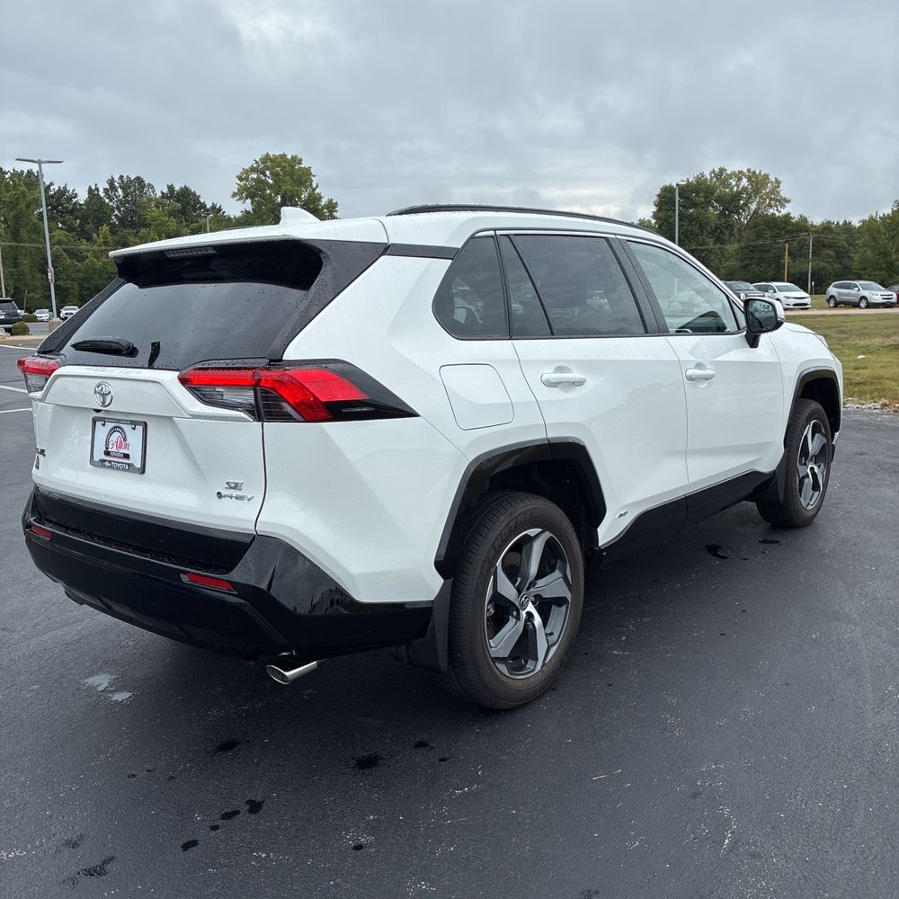 2025 Toyota RAV4 Plug-in Hybrid SE