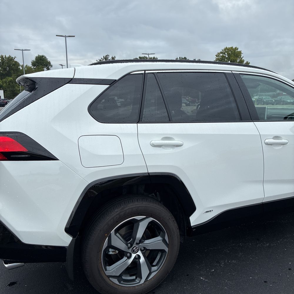 2025 Toyota RAV4 Plug-in Hybrid SE