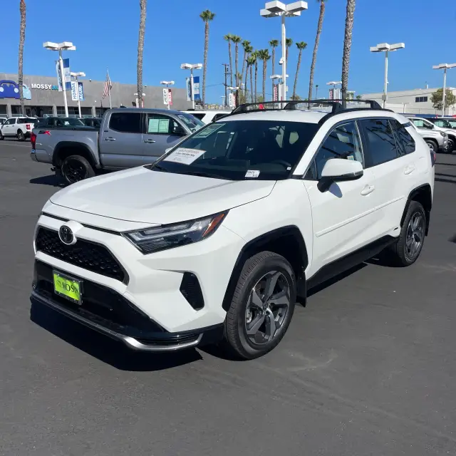 2025 Toyota RAV4 Plug-in Hybrid SE