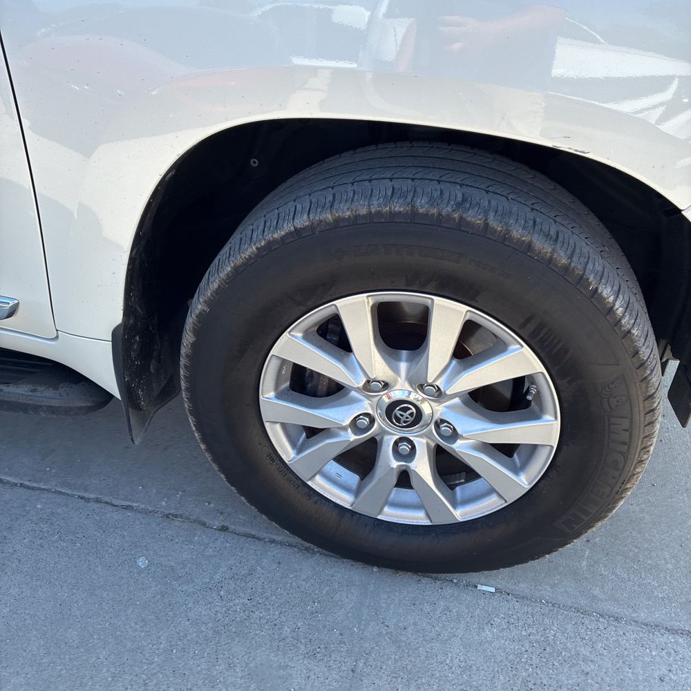 2020 Toyota Land Cruiser Base
