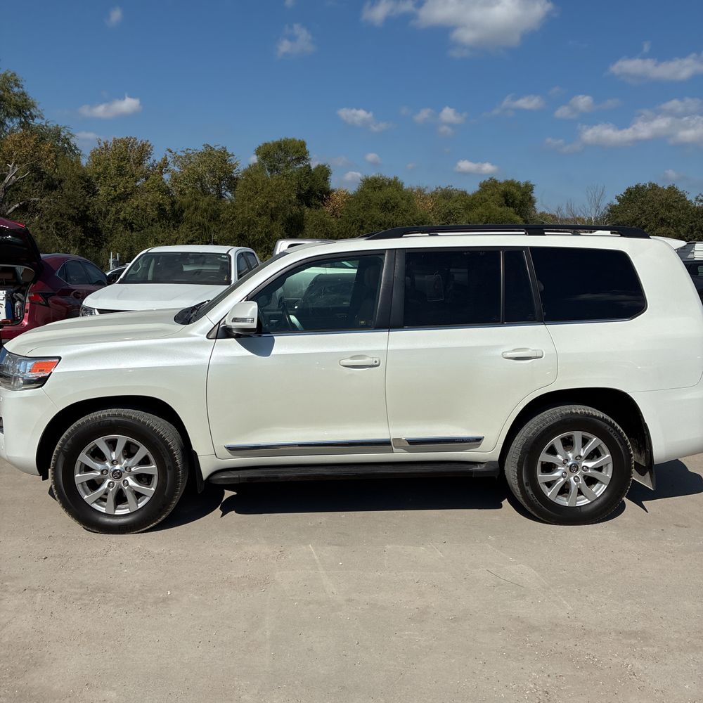 2020 Toyota Land Cruiser Base