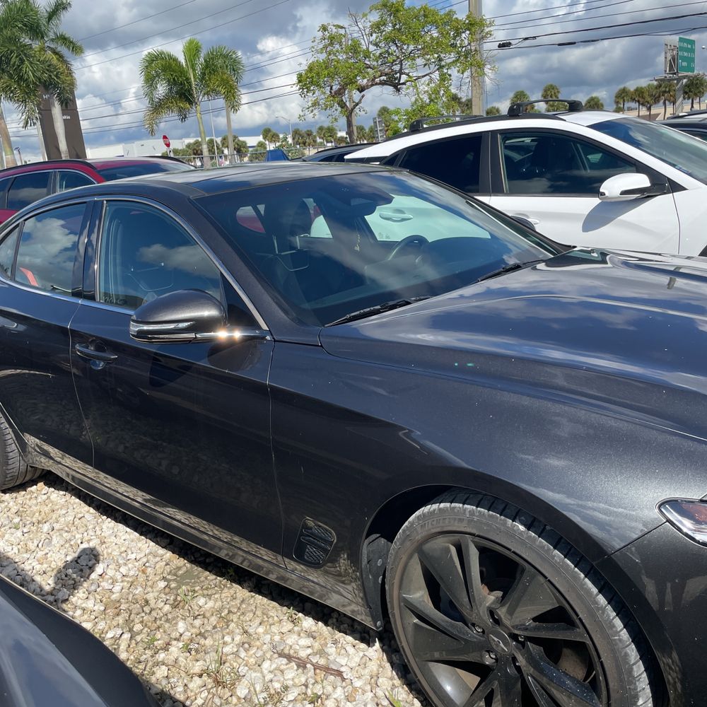 2023 Genesis G70 3.3T Standard