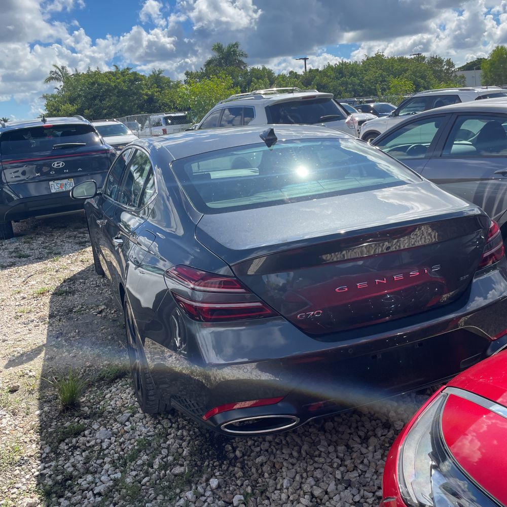 2023 Genesis G70 3.3T Standard