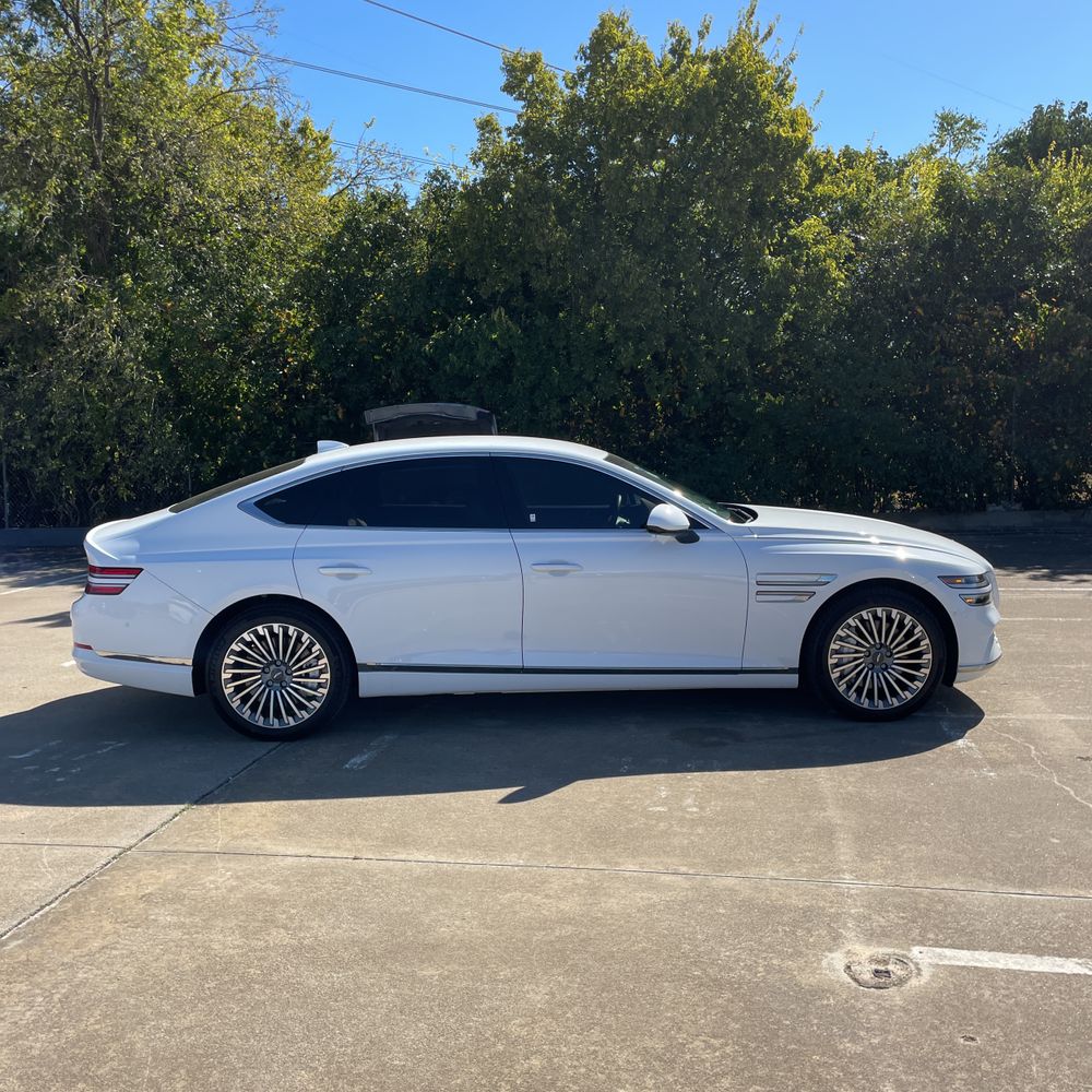 2024 Genesis Electrified G80 Advanced