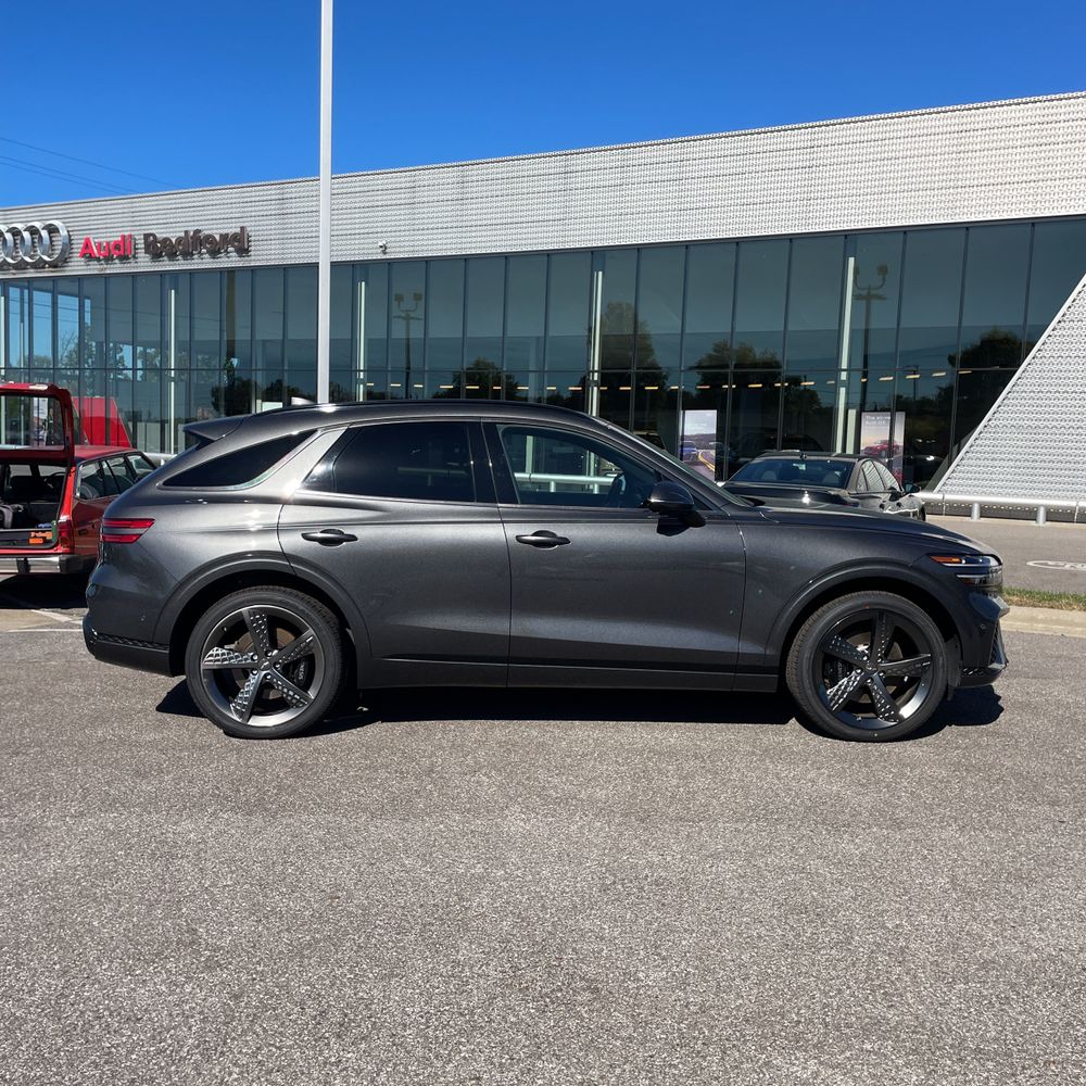 2023 Genesis GV70 2.5T Standard