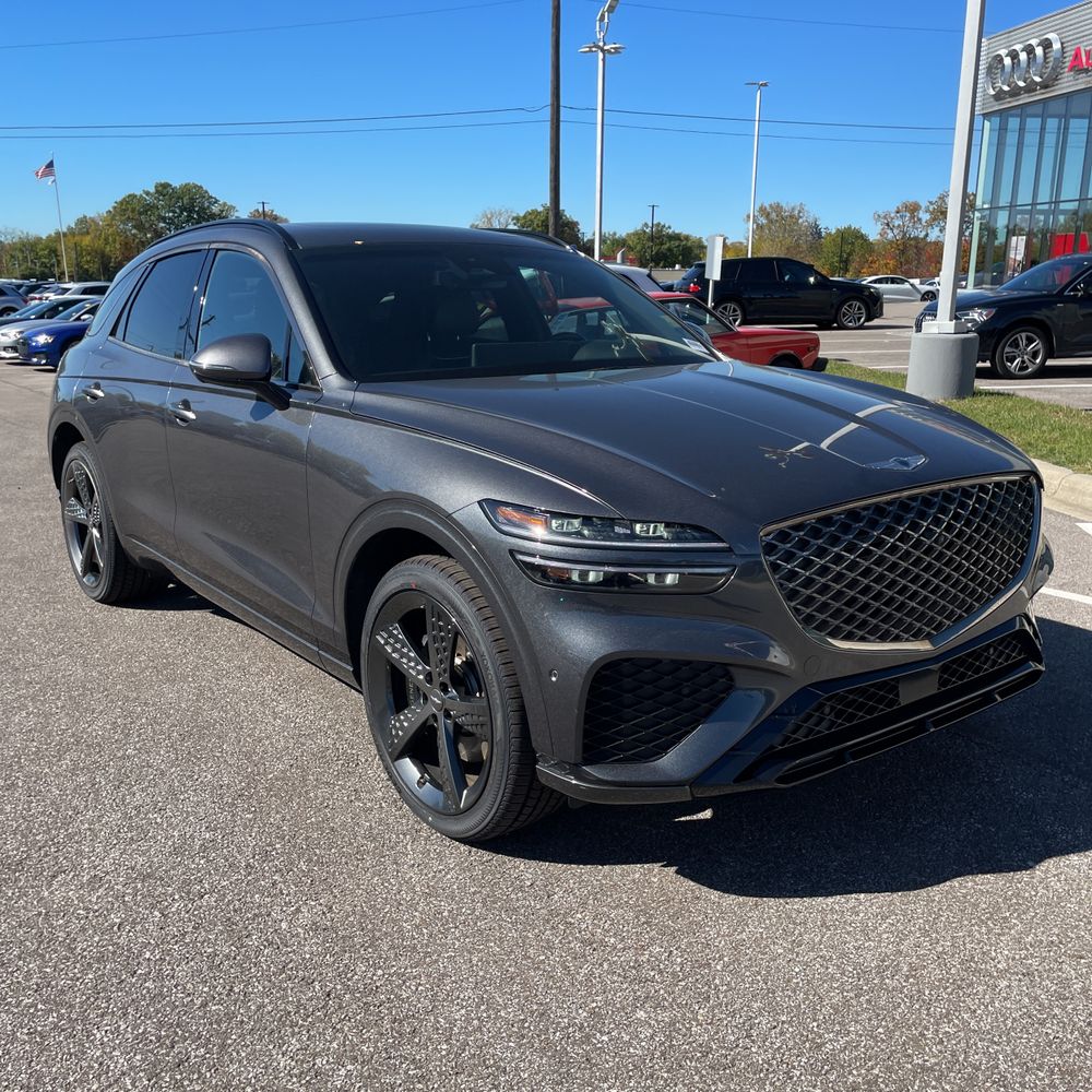 2023 Genesis GV70 2.5T Standard