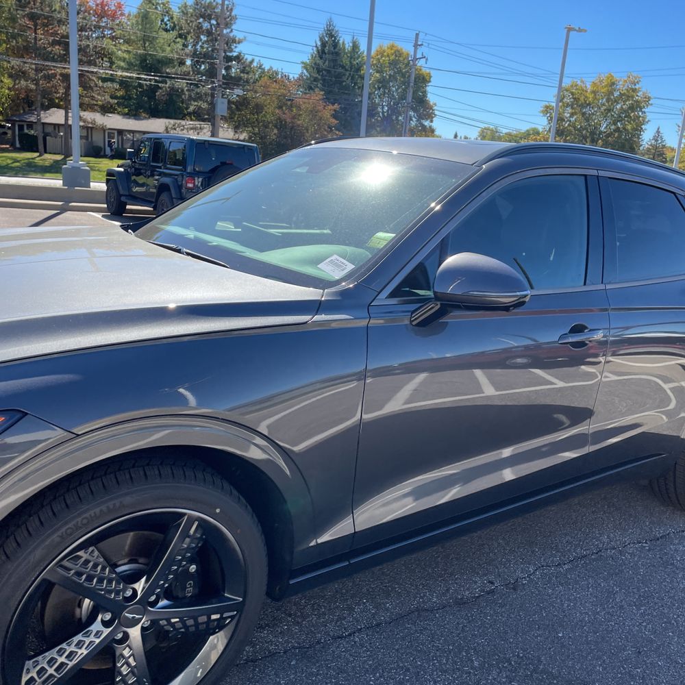 2023 Genesis GV70 2.5T Standard