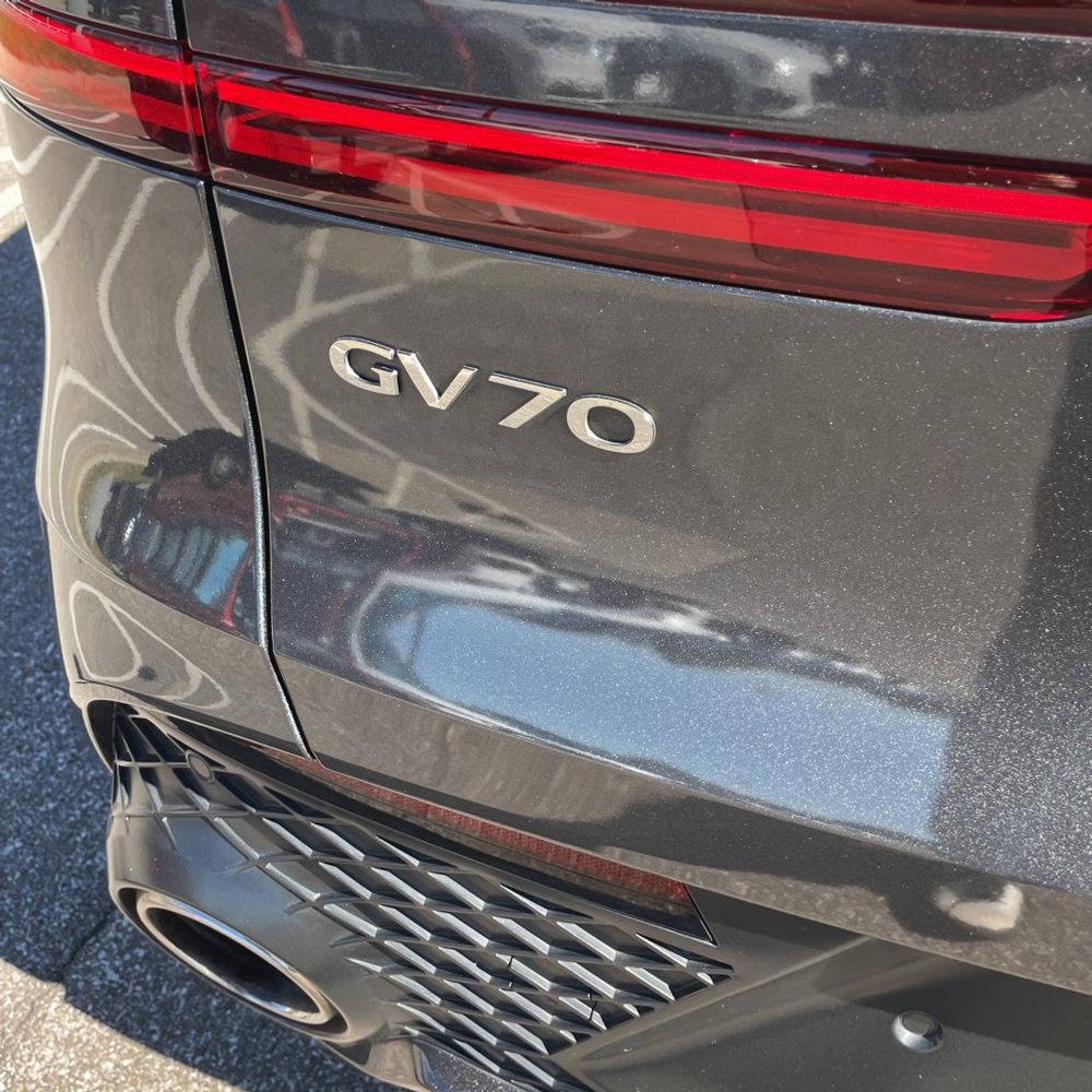 2023 Genesis GV70 2.5T Standard