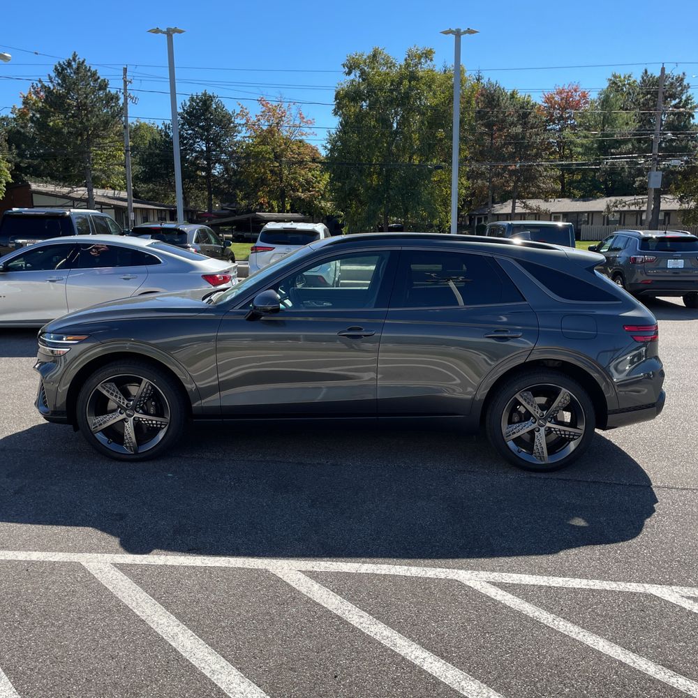 2023 Genesis GV70 2.5T Standard