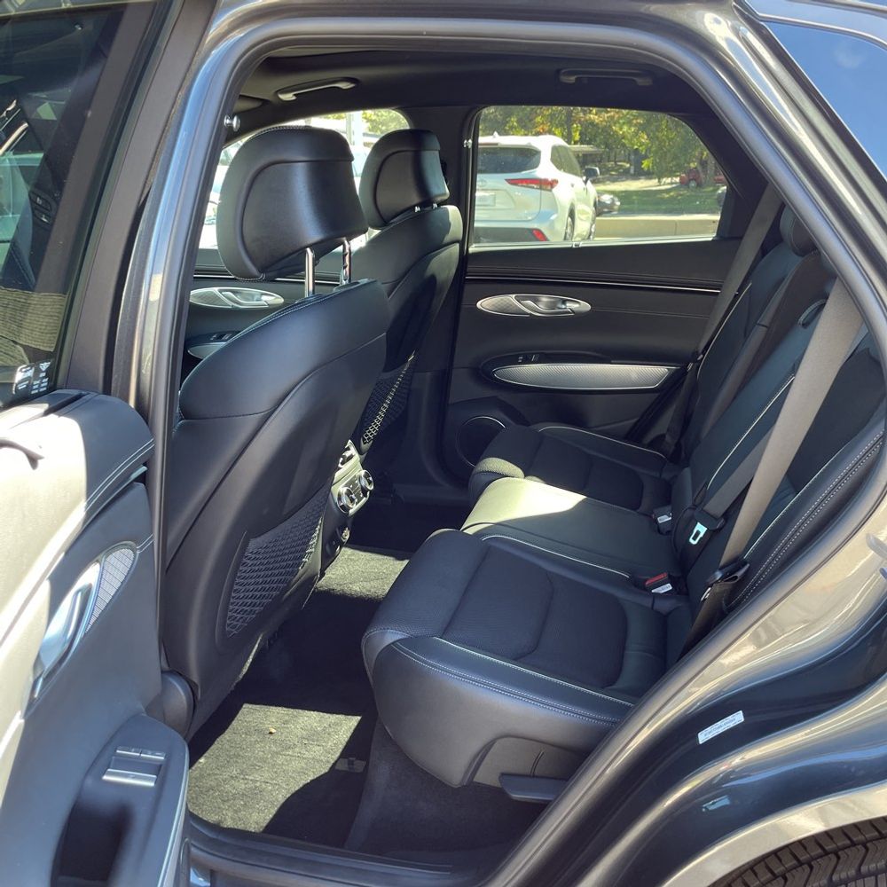 2023 Genesis GV70 2.5T Standard