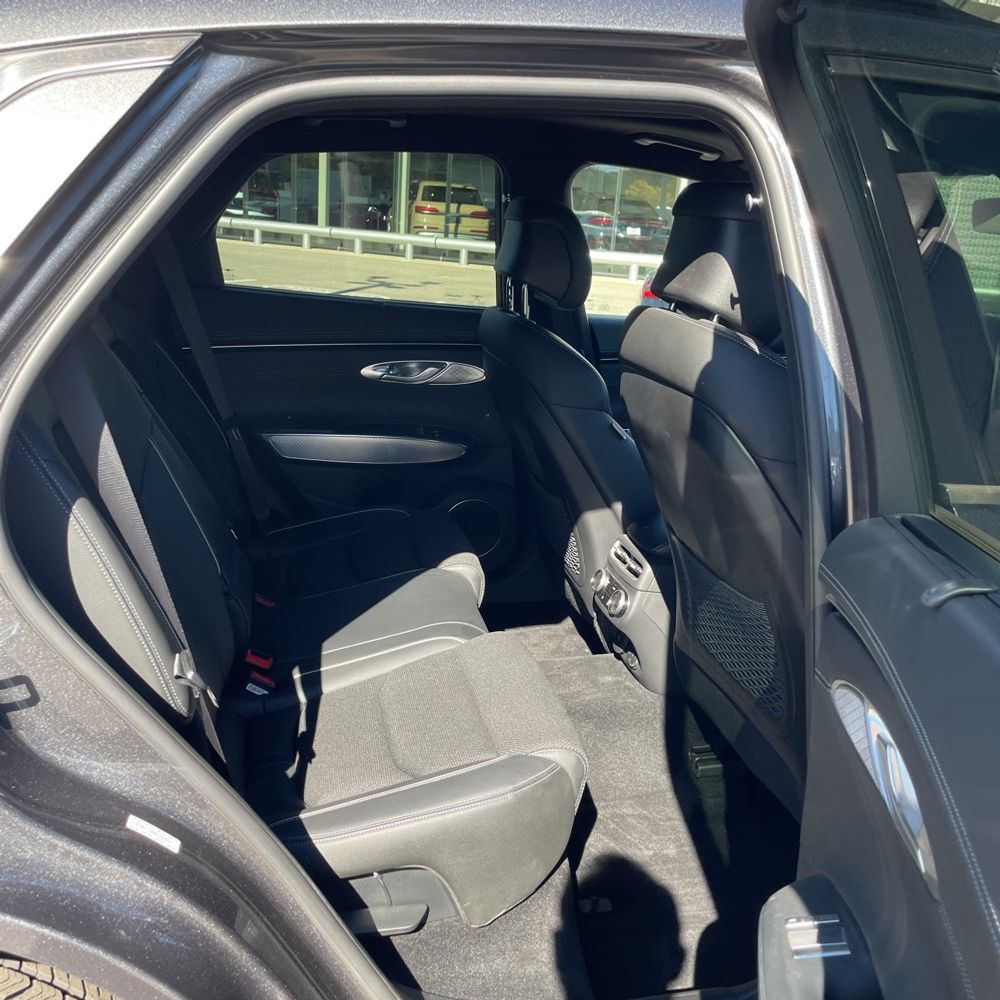 2023 Genesis GV70 2.5T Standard