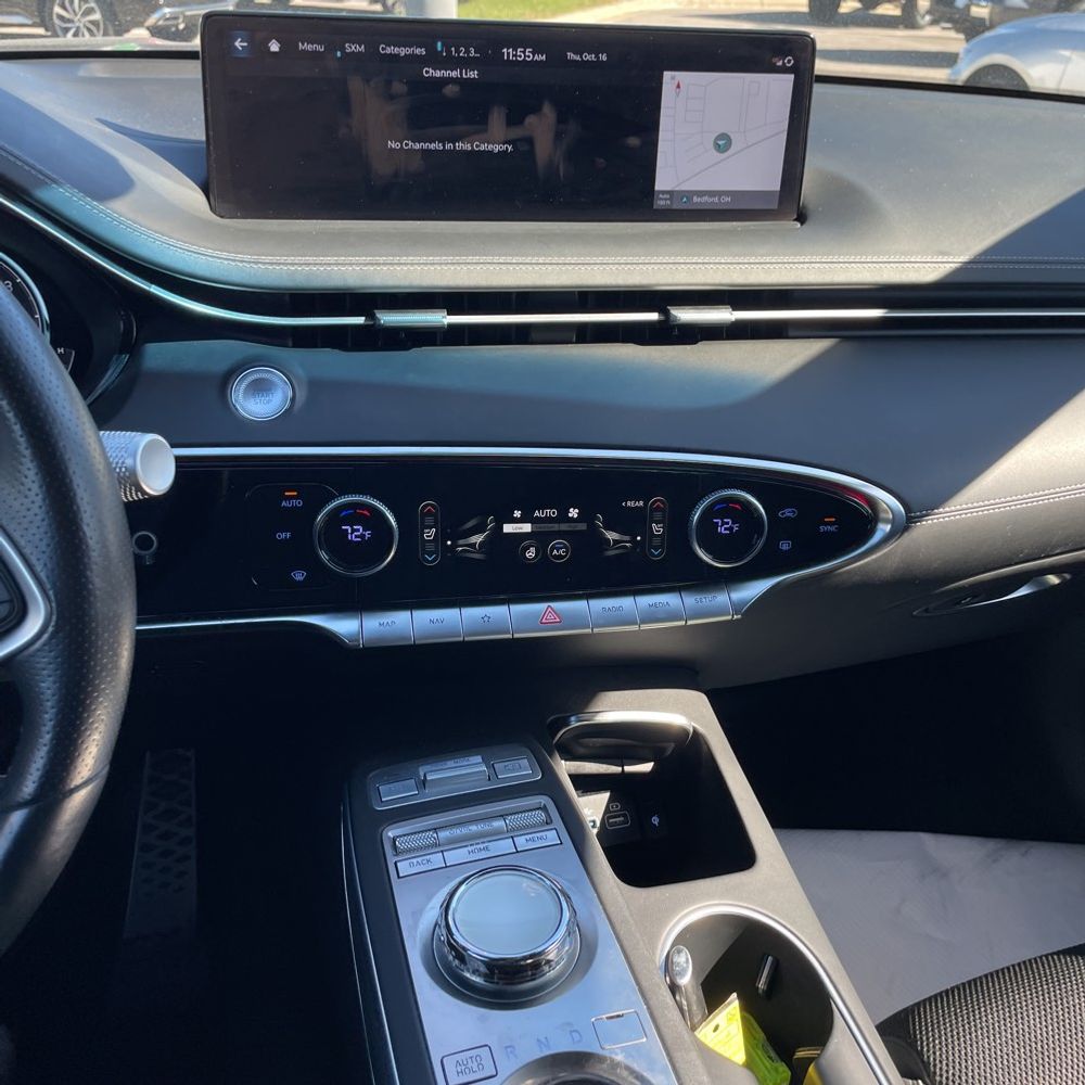 2023 Genesis GV70 2.5T Standard