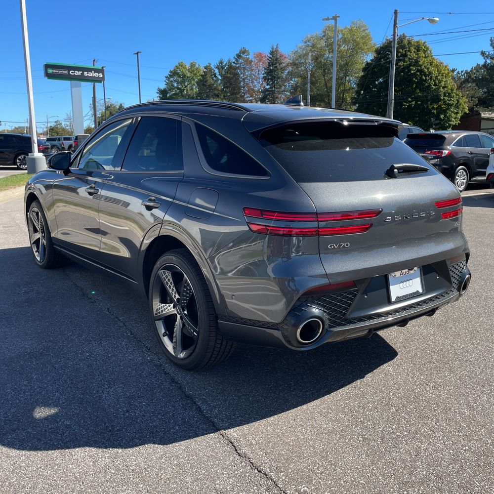 2023 Genesis GV70 2.5T Standard