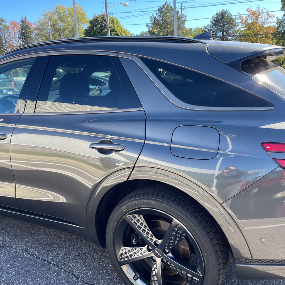 2023 Genesis GV70 2.5T Standard