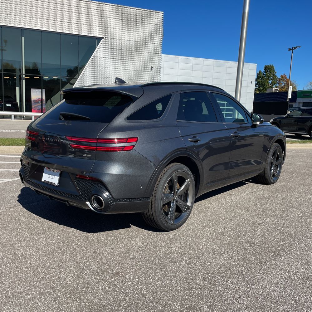 2023 Genesis GV70 2.5T Standard