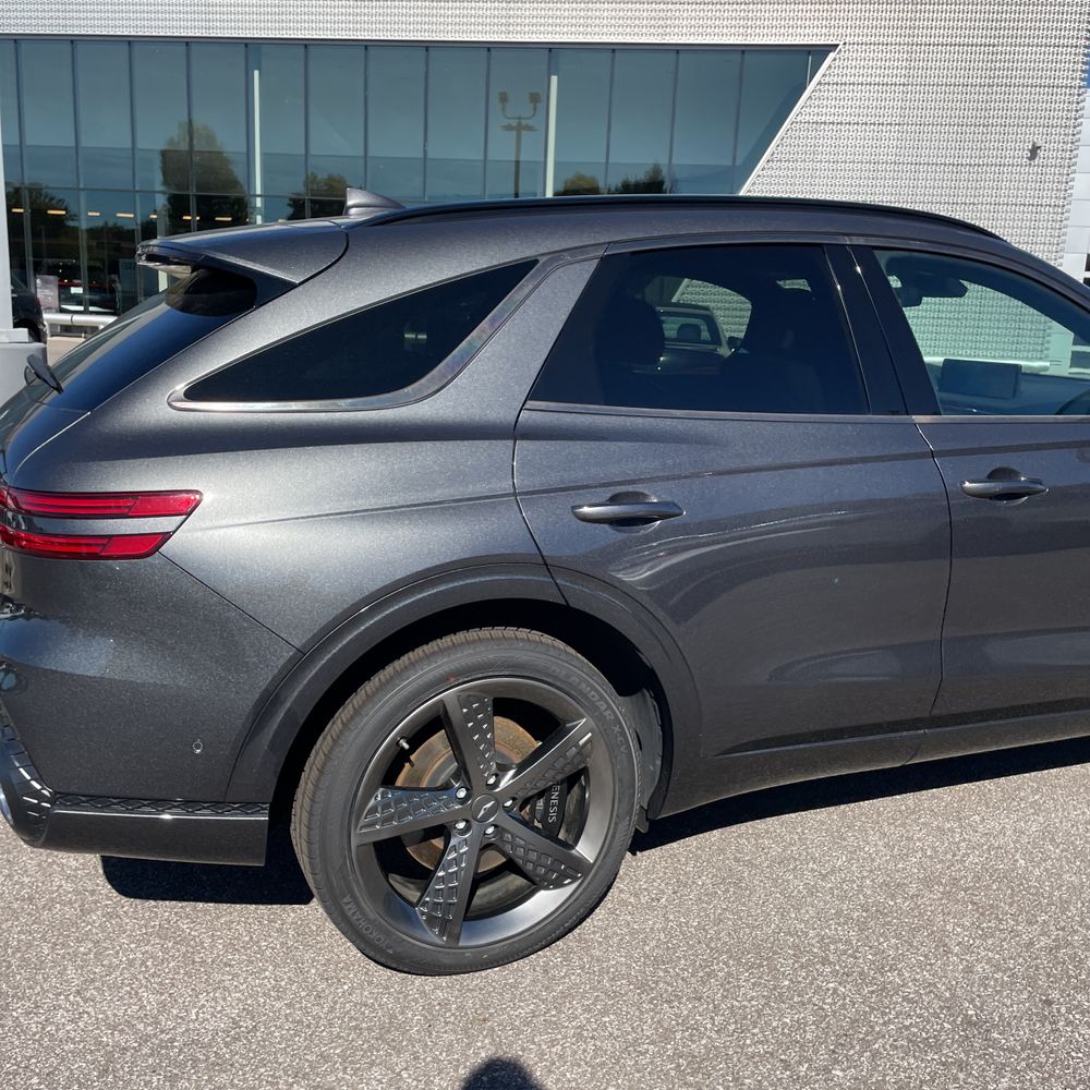2023 Genesis GV70 2.5T Standard
