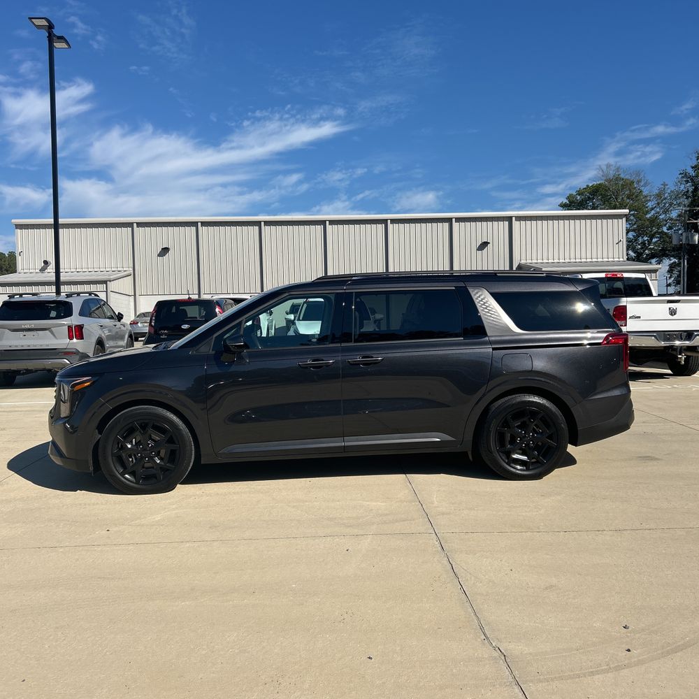 2025 Kia Carnival SX