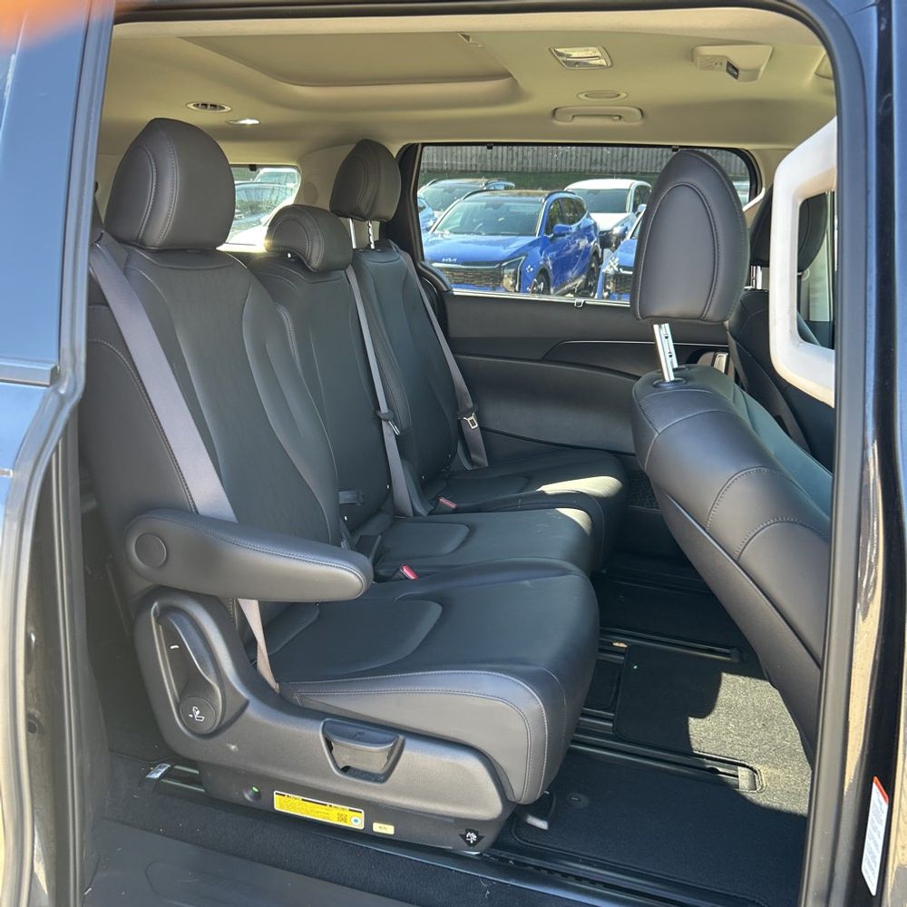 2025 Kia Carnival SX